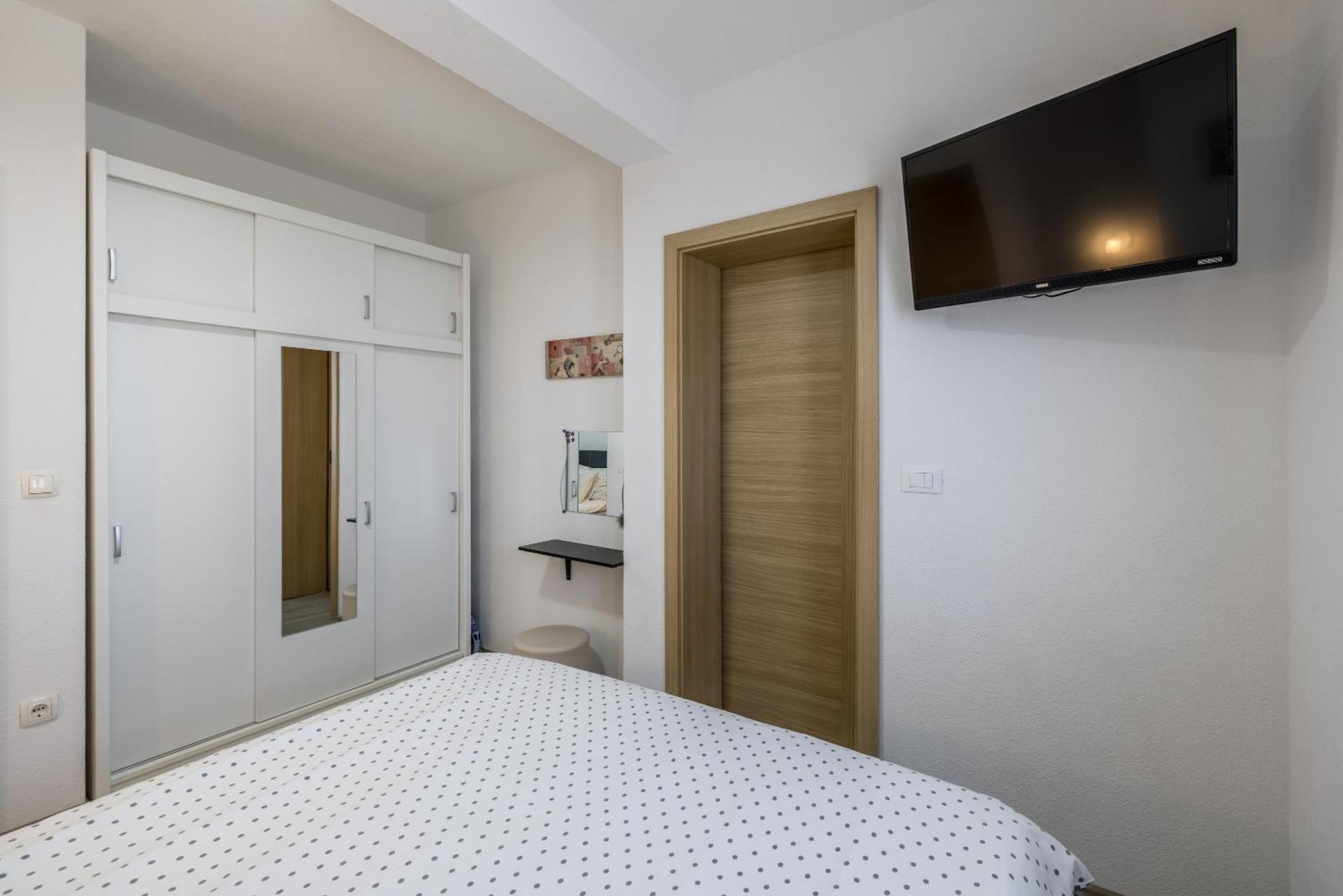 Apart Sa Terasom 250M Od Plaze,Parking,Wi Fi,Rostilj Τρογκίρ Εξωτερικό φωτογραφία